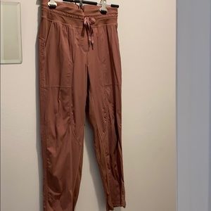 Lululemon women’s dance studio crop 25 in unlined